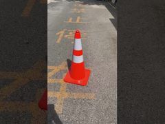 Verkehrskegel, einfach zu tragender Schlaufengriff
